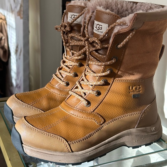 Women’s Ugg boots in Like new and perfect condition! - Picture 3 of 8